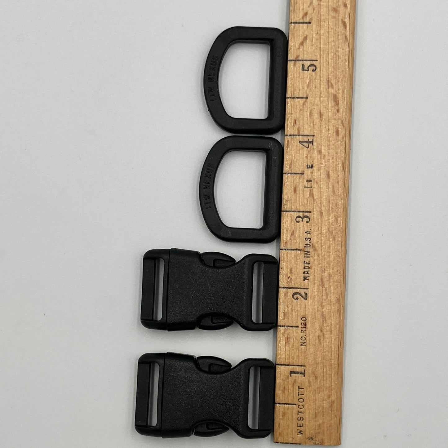 Set of 2 Black Plastic Buckles & 2 D-Rings