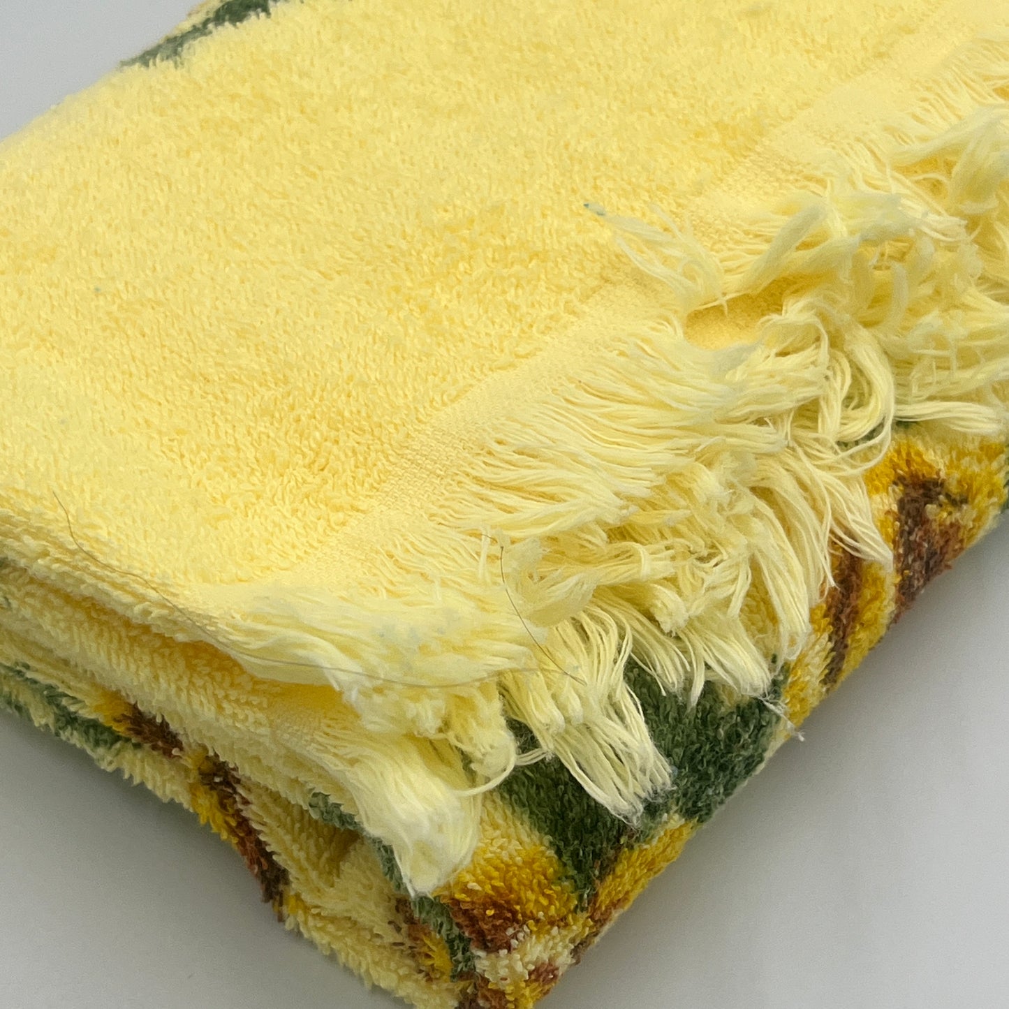 Mid Century Vintage Bath Towel 22" x 39"