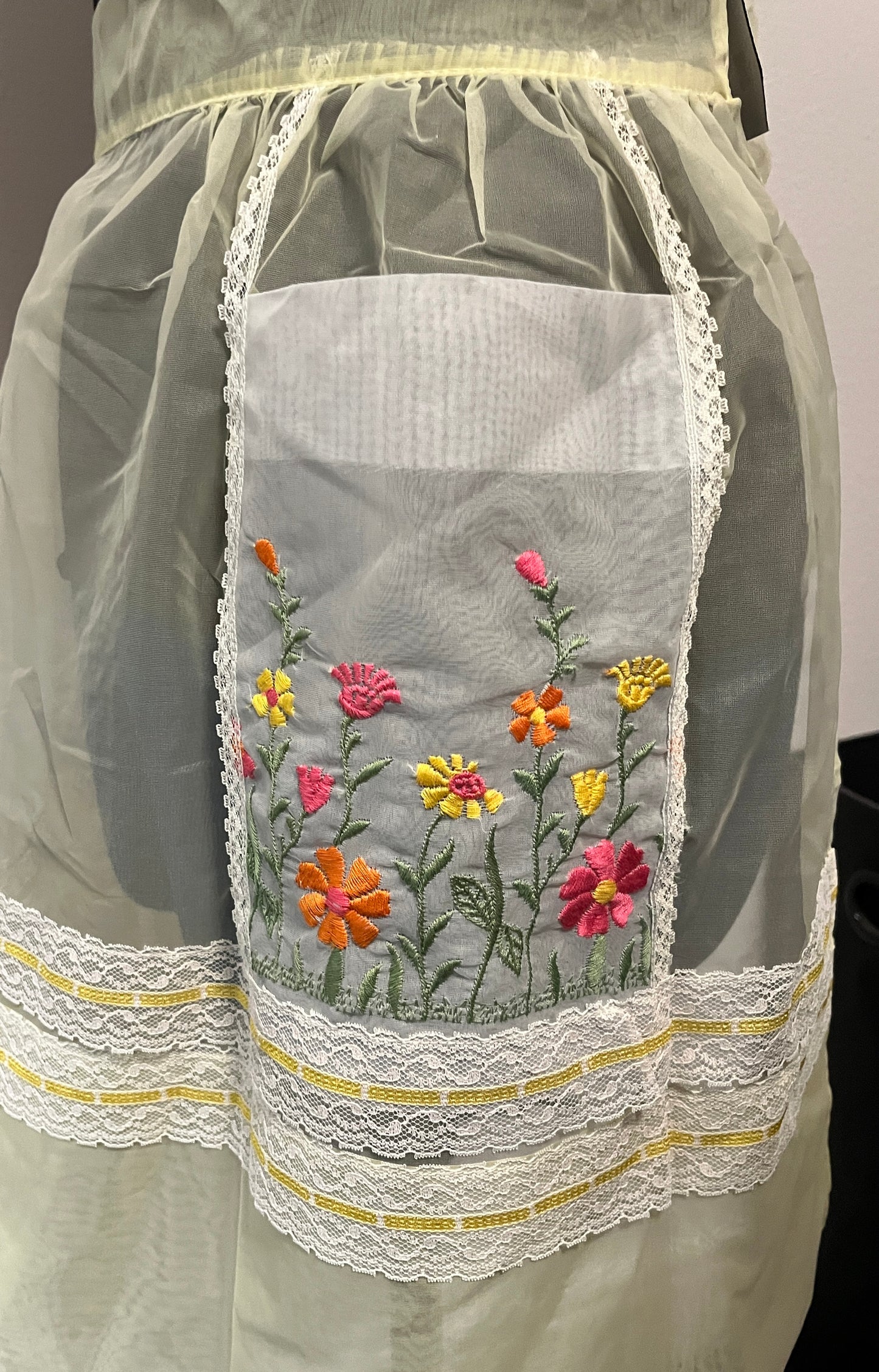 Embroidered Hostess Apron, Vintage