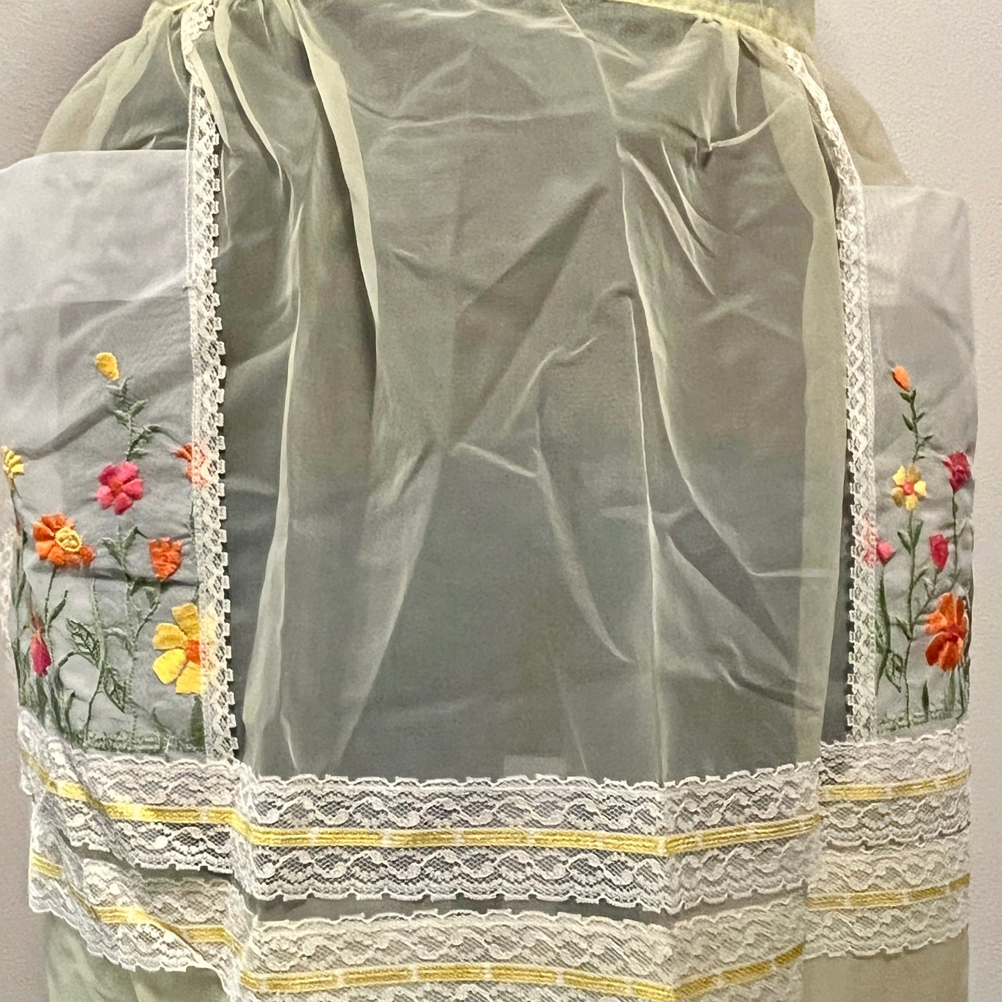 Embroidered Hostess Apron, Vintage
